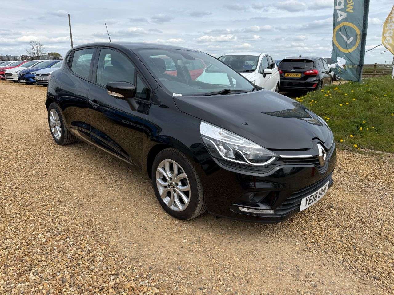 A 2018 RENAULT CLIO 1.2 16V Dynamique Nav Hatchback 5dr Petrol Manual Euro 6 (75 ps) A 2018 RENAULT CLIO 1.2 16V Dynamique Nav Hatchback 5dr Petrol Manual Euro 6 (75 ps)