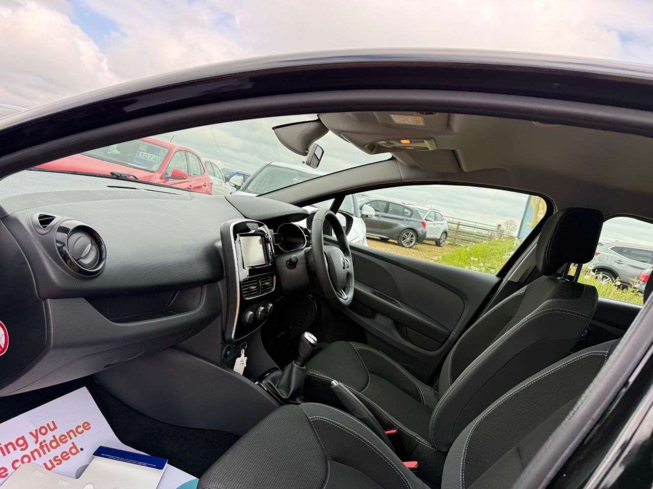 A 2018 RENAULT CLIO 1.2 16V Dynamique Nav Hatchback 5dr Petrol Manual Euro 6 (75 ps) A 2018 RENAULT CLIO 1.2 16V Dynamique Nav Hatchback 5dr Petrol Manual Euro 6 (75 ps)