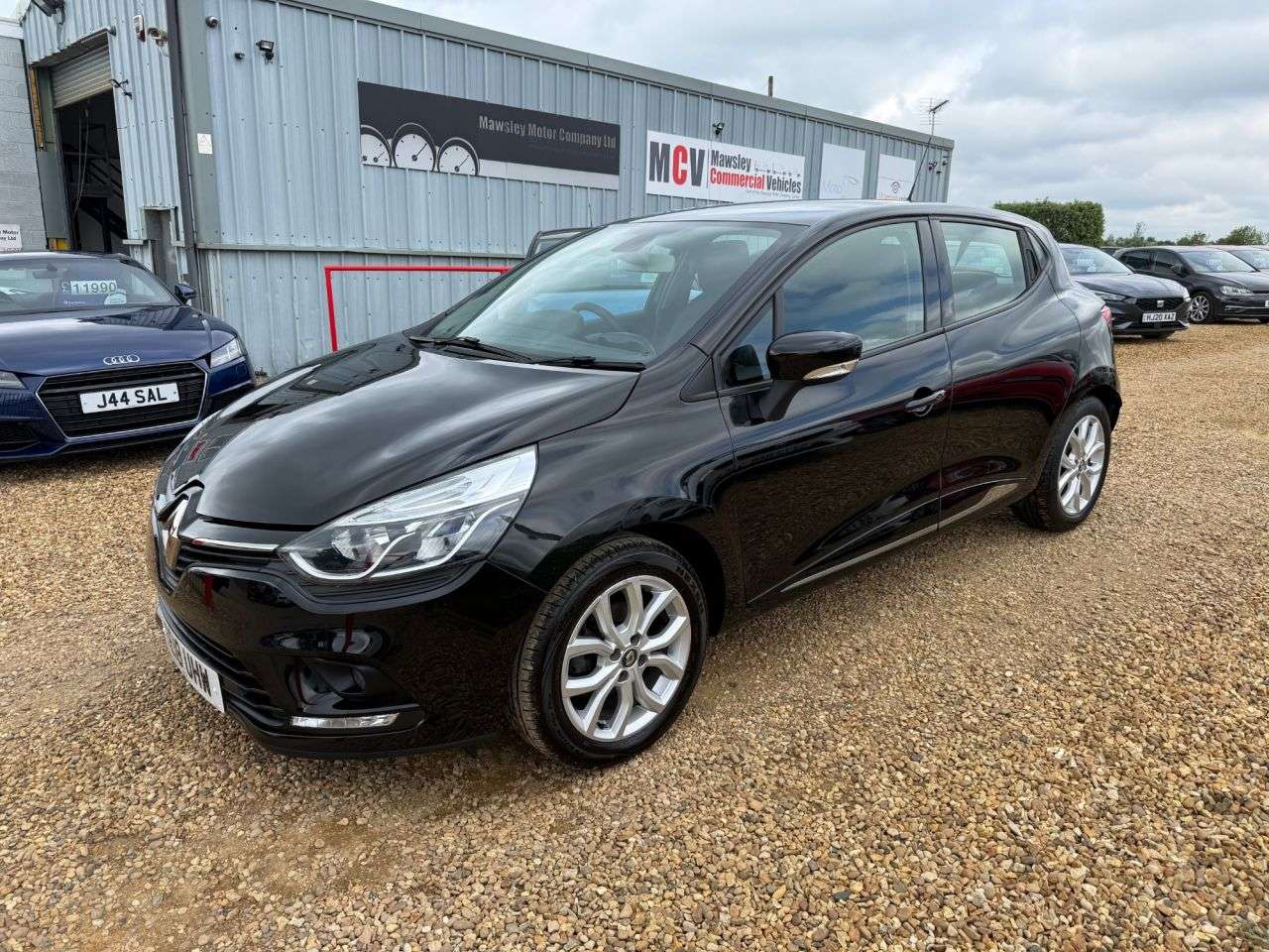 A 2018 RENAULT CLIO 1.2 16V Dynamique Nav Hatchback 5dr Petrol Manual Euro 6 (75 ps) A 2018 RENAULT CLIO 1.2 16V Dynamique Nav Hatchback 5dr Petrol Manual Euro 6 (75 ps)