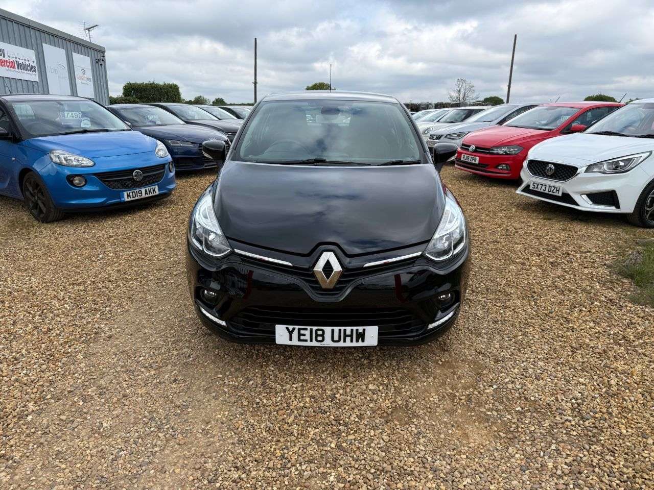 A 2018 RENAULT CLIO 1.2 16V Dynamique Nav Hatchback 5dr Petrol Manual Euro 6 (75 ps) A 2018 RENAULT CLIO 1.2 16V Dynamique Nav Hatchback 5dr Petrol Manual Euro 6 (75 ps)