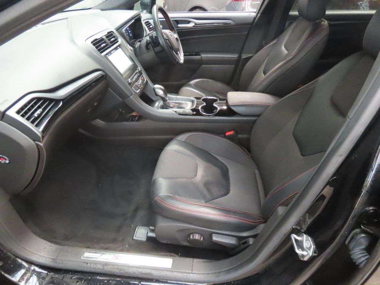 A 2019 FORD MONDEO 2.0 TDCi ST-Line Edition Hatchback 5dr Diesel Powershift Euro 6 (s/s) (180 A 2019 FORD MONDEO 2.0 TDCi ST-Line Edition Hatchback 5dr Diesel Powershift Euro 6 (s/s) (180