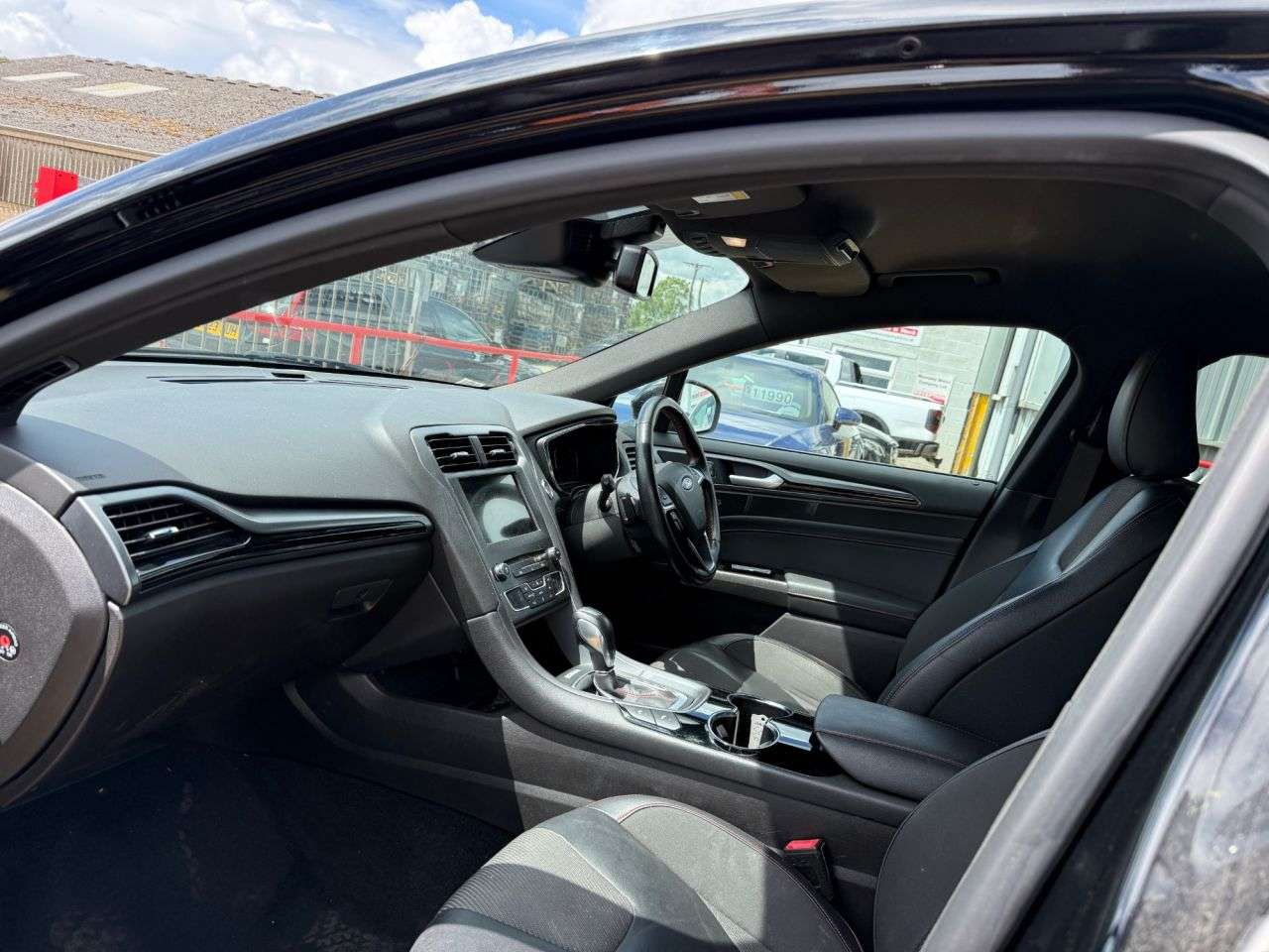 A 2019 FORD MONDEO 2.0 TDCi ST-Line Edition Hatchback 5dr Diesel Powershift Euro 6 (s/s) (180 A 2019 FORD MONDEO 2.0 TDCi ST-Line Edition Hatchback 5dr Diesel Powershift Euro 6 (s/s) (180