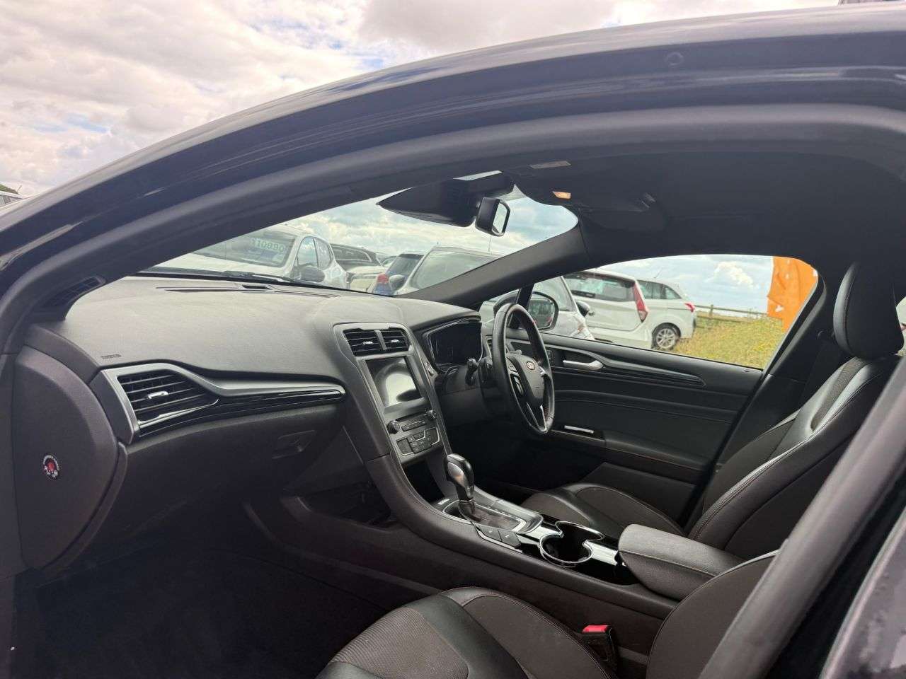 A 2019 FORD MONDEO 2.0 TDCi ST-Line Edition Hatchback 5dr Diesel Powershift Euro 6 (s/s) (180 A 2019 FORD MONDEO 2.0 TDCi ST-Line Edition Hatchback 5dr Diesel Powershift Euro 6 (s/s) (180