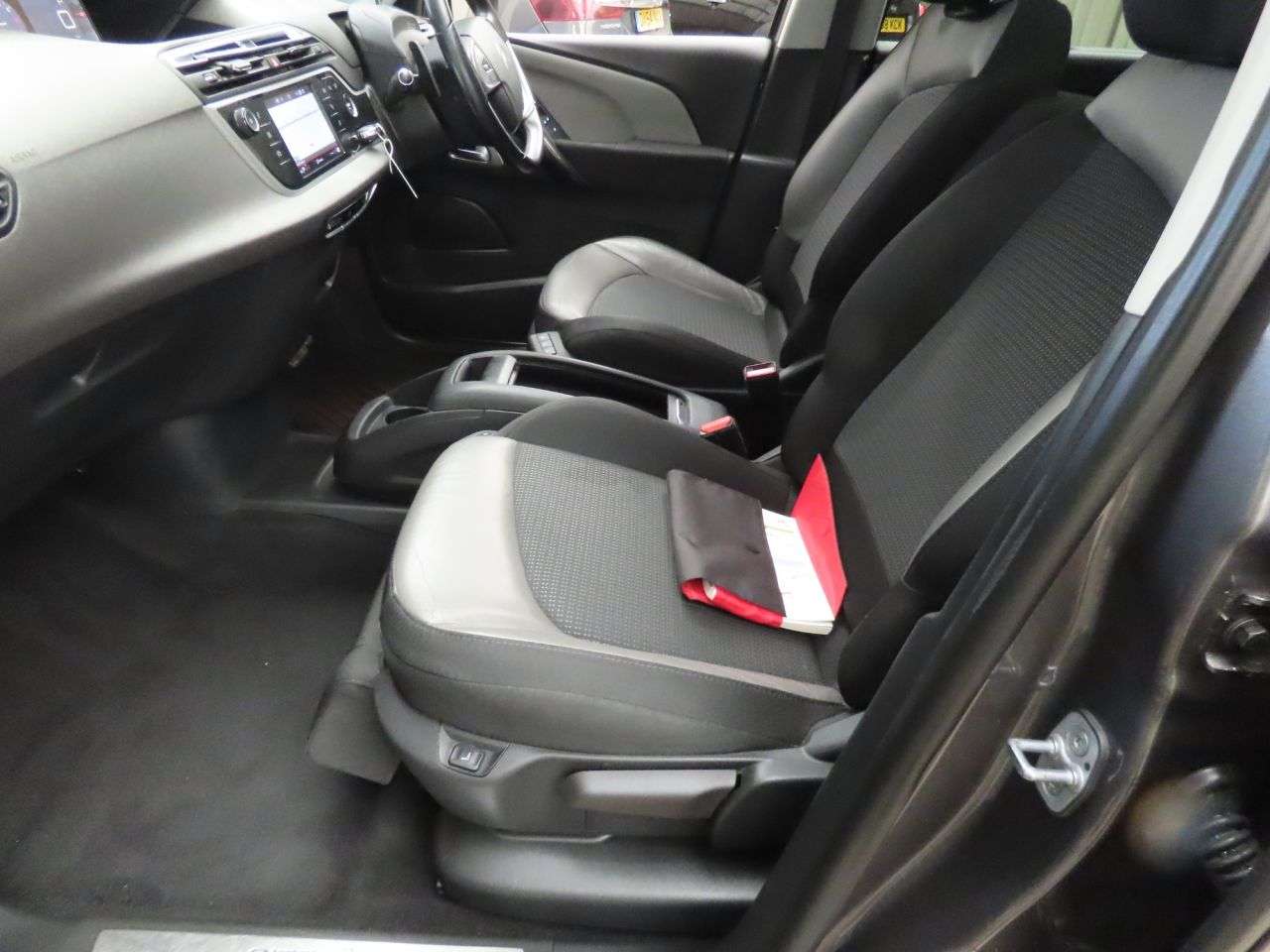 A 2018 CITROEN GRAND C4 PICASSO 1.6 BlueHDi Flair MPV 5dr Diesel EAT6 Euro 6 (s/s) (120 ps) A 2018 CITROEN GRAND C4 PICASSO 1.6 BlueHDi Flair MPV 5dr Diesel EAT6 Euro 6 (s/s) (120 ps)