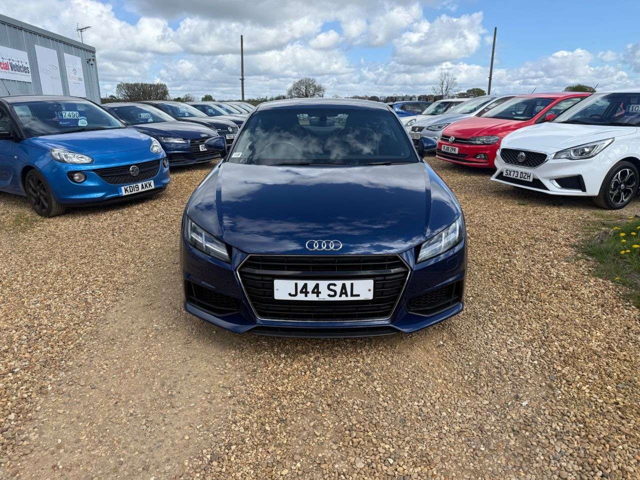 A 2017 AUDI TT 1.8 TFSI S line Coupe 3dr Petrol Manual Euro 6 (s/s) (180 ps) A 2017 AUDI TT 1.8 TFSI S line Coupe 3dr Petrol Manual Euro 6 (s/s) (180 ps)