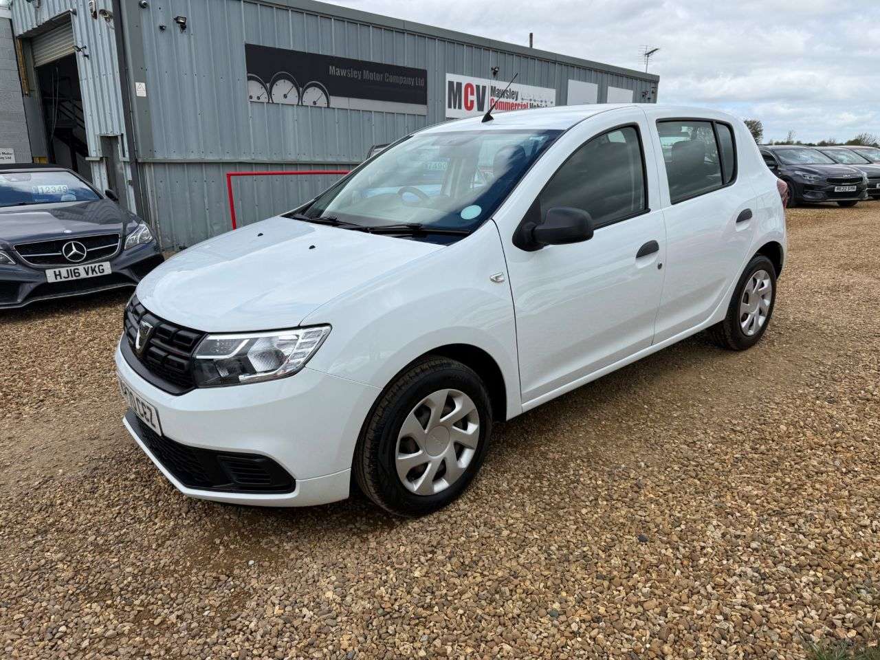 A 2020 DACIA SANDERO 1.0 SCe Essential Hatchback 5dr Petrol Manual Euro 6 (75 ps) A 2020 DACIA SANDERO 1.0 SCe Essential Hatchback 5dr Petrol Manual Euro 6 (75 ps)