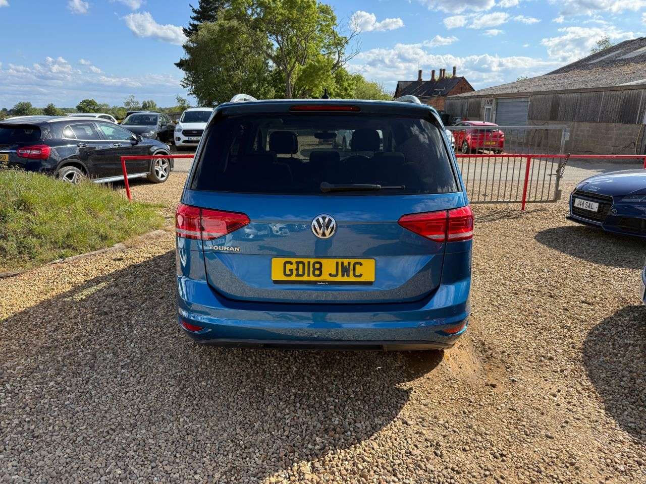 A 2018 VOLKSWAGEN TOURAN 1.6 TDI SE Family MPV 5dr Diesel Manual Euro 6 (s/s) (115 ps) A 2018 VOLKSWAGEN TOURAN 1.6 TDI SE Family MPV 5dr Diesel Manual Euro 6 (s/s) (115 ps)