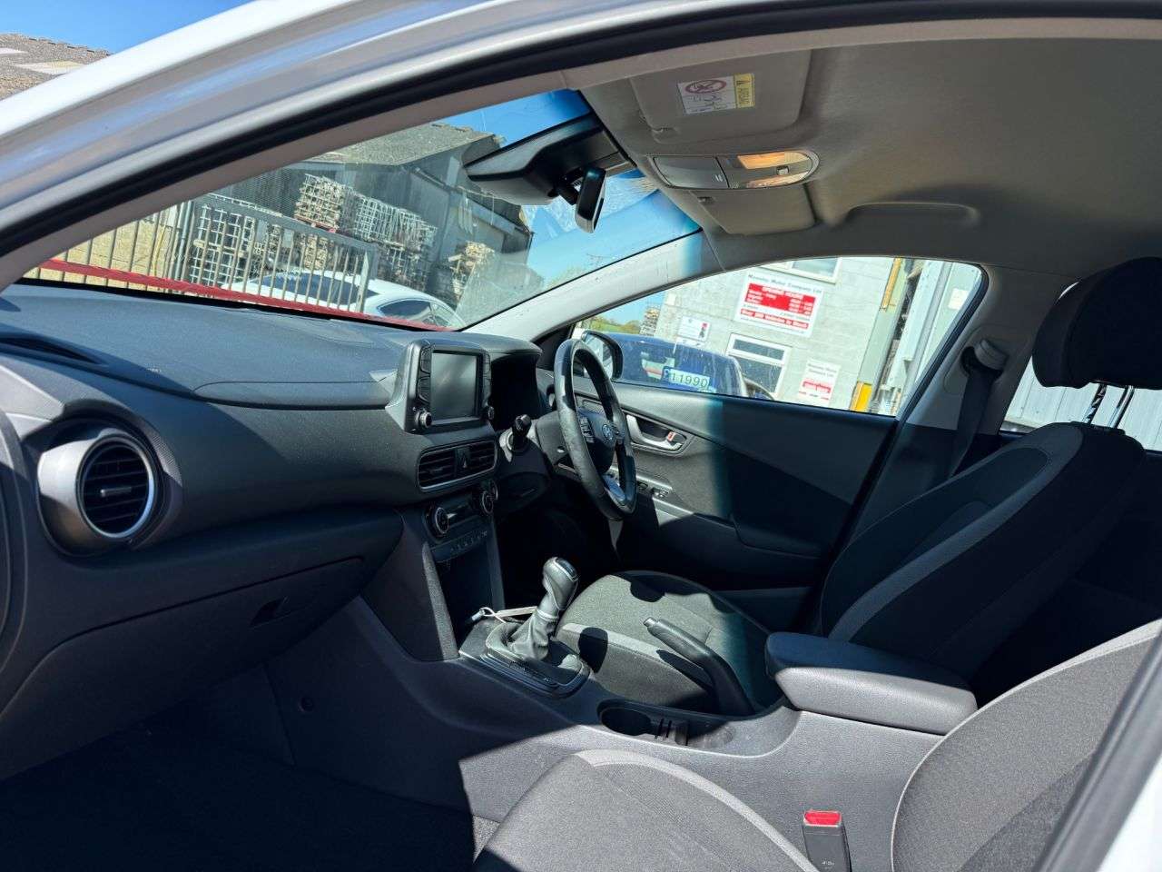 A 2018 HYUNDAI KONA 1.0 T-GDi Blue Drive Premium SUV 5dr Petrol Manual Euro 6 (s/s) (120 ps) A 2018 HYUNDAI KONA 1.0 T-GDi Blue Drive Premium SUV 5dr Petrol Manual Euro 6 (s/s) (120 ps)