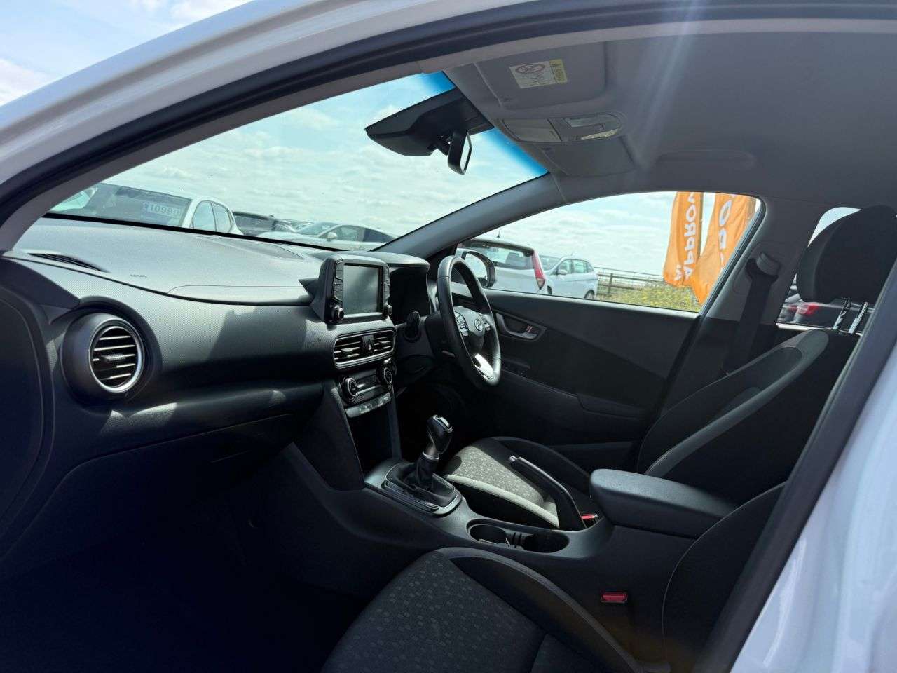 A 2018 HYUNDAI KONA 1.0 T-GDi Blue Drive Premium SUV 5dr Petrol Manual Euro 6 (s/s) (120 ps) A 2018 HYUNDAI KONA 1.0 T-GDi Blue Drive Premium SUV 5dr Petrol Manual Euro 6 (s/s) (120 ps)