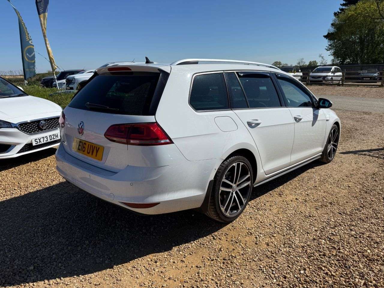 A 2016 VOLKSWAGEN GOLF 2.0 TDI BlueMotion Tech GTD (Nav) Estate 5dr Diesel DSG Euro 6 (s/s) (184 p A 2016 VOLKSWAGEN GOLF 2.0 TDI BlueMotion Tech GTD (Nav) Estate 5dr Diesel DSG Euro 6 (s/s) (184 p