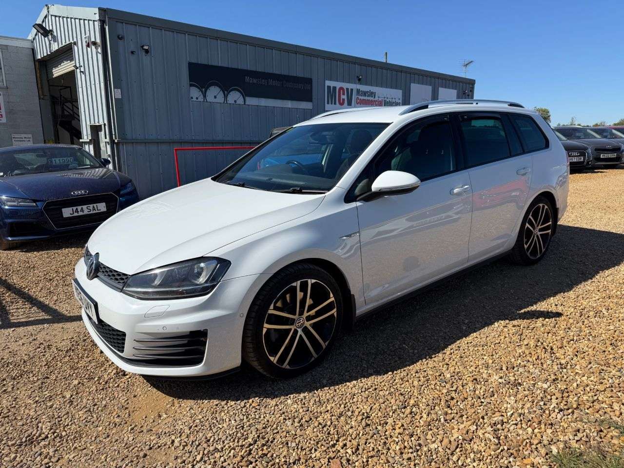 A 2016 VOLKSWAGEN GOLF 2.0 TDI BlueMotion Tech GTD (Nav) Estate 5dr Diesel DSG Euro 6 (s/s) (184 p A 2016 VOLKSWAGEN GOLF 2.0 TDI BlueMotion Tech GTD (Nav) Estate 5dr Diesel DSG Euro 6 (s/s) (184 p