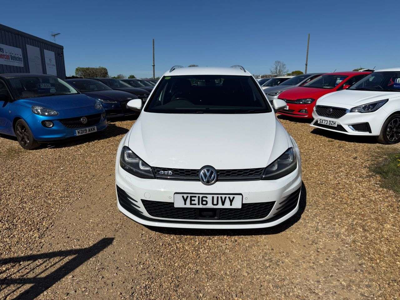 A 2016 VOLKSWAGEN GOLF 2.0 TDI BlueMotion Tech GTD (Nav) Estate 5dr Diesel DSG Euro 6 (s/s) (184 p A 2016 VOLKSWAGEN GOLF 2.0 TDI BlueMotion Tech GTD (Nav) Estate 5dr Diesel DSG Euro 6 (s/s) (184 p