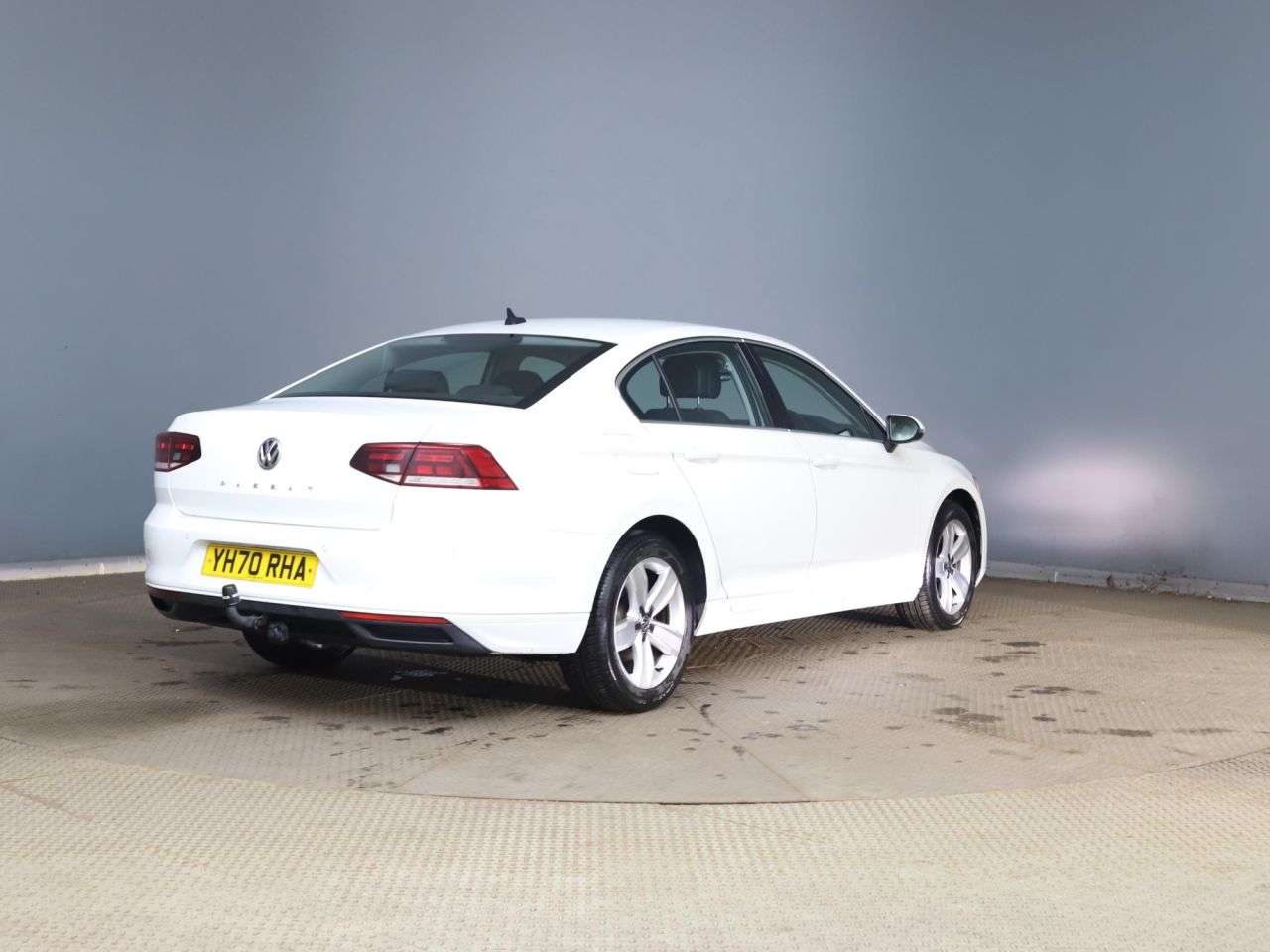 A 2020 VOLKSWAGEN PASSAT 2.0 TDI EVO SE Nav Saloon 4dr Diesel Manual Euro 6 (s/s) (150 ps) A 2020 VOLKSWAGEN PASSAT 2.0 TDI EVO SE Nav Saloon 4dr Diesel Manual Euro 6 (s/s) (150 ps)