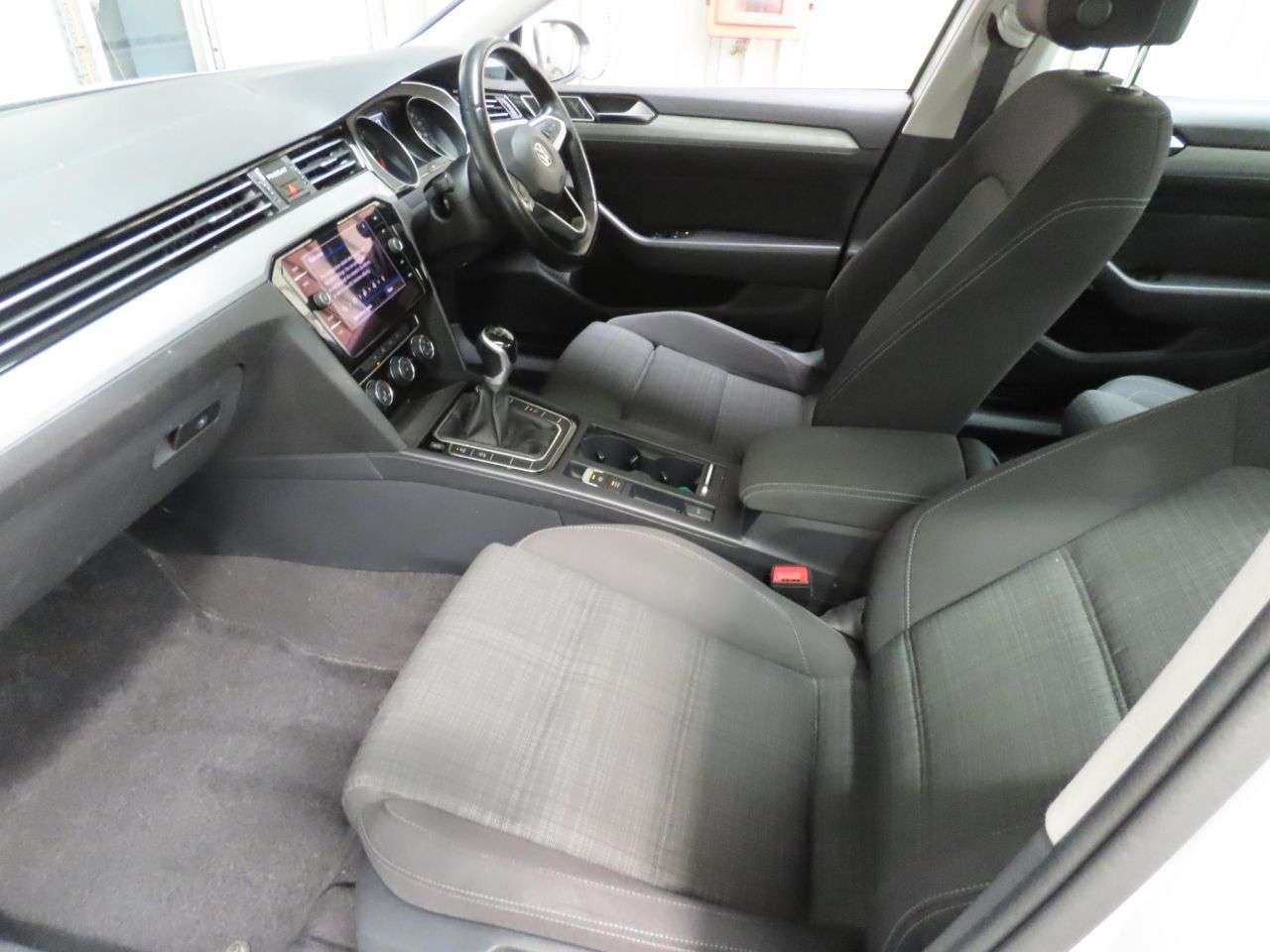 A 2020 VOLKSWAGEN PASSAT 2.0 TDI EVO SE Nav Saloon 4dr Diesel Manual Euro 6 (s/s) (150 ps) A 2020 VOLKSWAGEN PASSAT 2.0 TDI EVO SE Nav Saloon 4dr Diesel Manual Euro 6 (s/s) (150 ps)