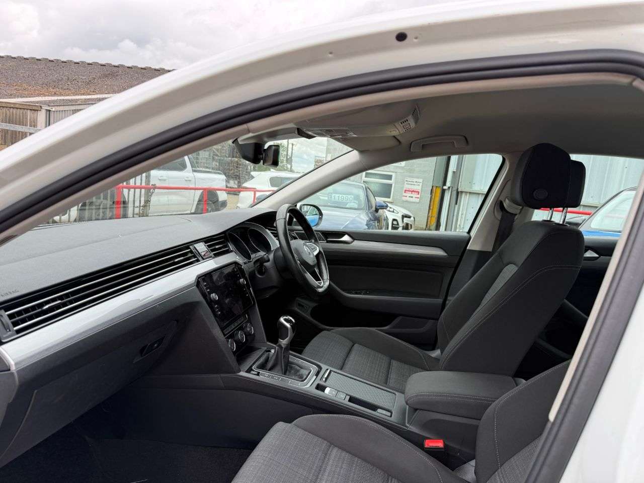 A 2020 VOLKSWAGEN PASSAT 2.0 TDI EVO SE Nav Saloon 4dr Diesel Manual Euro 6 (s/s) (150 ps) A 2020 VOLKSWAGEN PASSAT 2.0 TDI EVO SE Nav Saloon 4dr Diesel Manual Euro 6 (s/s) (150 ps)