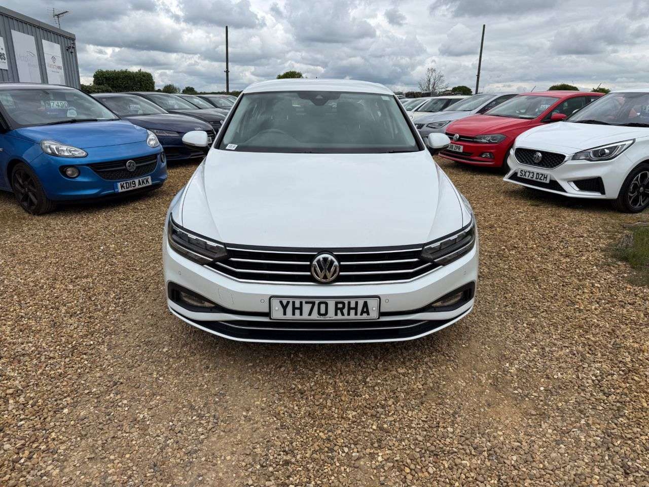 A 2020 VOLKSWAGEN PASSAT 2.0 TDI EVO SE Nav Saloon 4dr Diesel Manual Euro 6 (s/s) (150 ps) A 2020 VOLKSWAGEN PASSAT 2.0 TDI EVO SE Nav Saloon 4dr Diesel Manual Euro 6 (s/s) (150 ps)