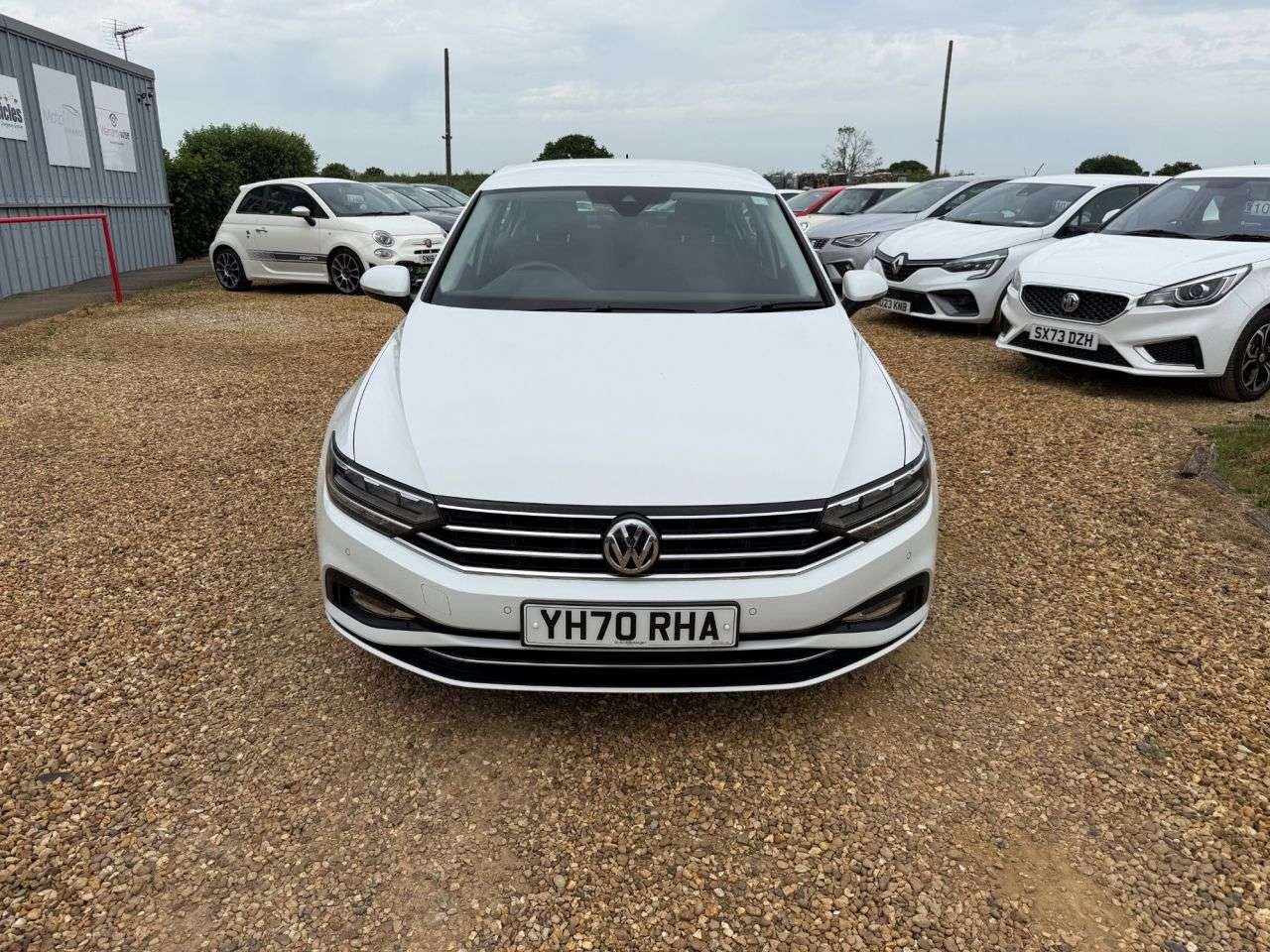 A 2020 VOLKSWAGEN PASSAT 2.0 TDI EVO SE Nav Saloon 4dr Diesel Manual Euro 6 (s/s) (150 ps) A 2020 VOLKSWAGEN PASSAT 2.0 TDI EVO SE Nav Saloon 4dr Diesel Manual Euro 6 (s/s) (150 ps)