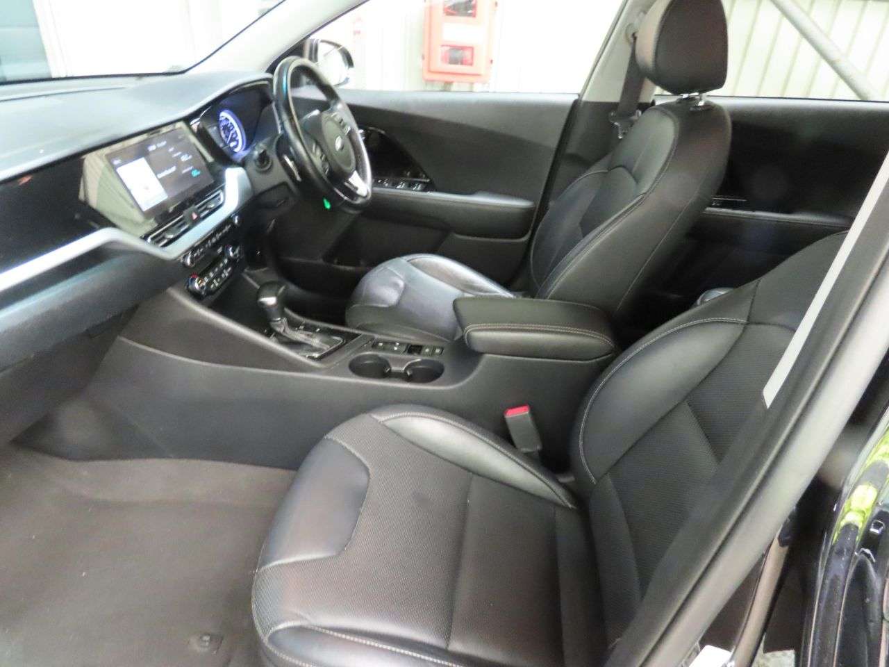 A 2020 KIA NIRO 1.6 GDi 3 SUV 5dr Petrol Hybrid DCT Euro 6 (s/s) (139 bhp) A 2020 KIA NIRO 1.6 GDi 3 SUV 5dr Petrol Hybrid DCT Euro 6 (s/s) (139 bhp)