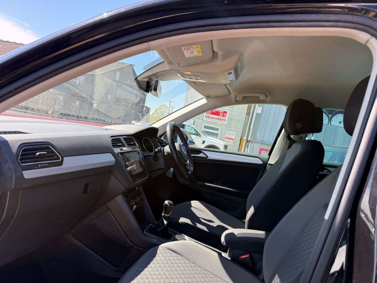 A 2018 VOLKSWAGEN TIGUAN 2.0 TDI SE Navigation SUV 5dr Diesel Manual Euro 6 (s/s) (150 ps) A 2018 VOLKSWAGEN TIGUAN 2.0 TDI SE Navigation SUV 5dr Diesel Manual Euro 6 (s/s) (150 ps)