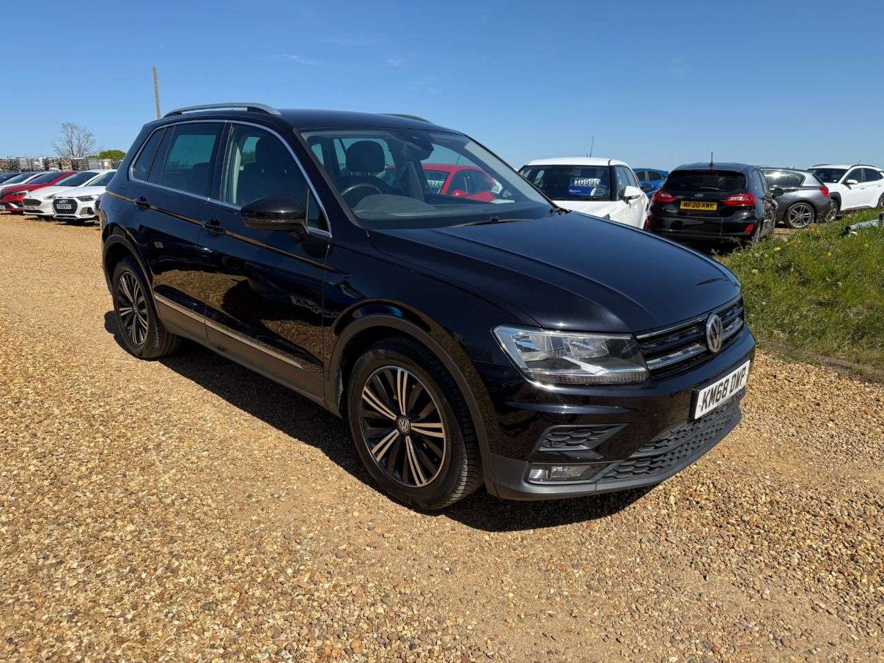 A 2018 VOLKSWAGEN TIGUAN 2.0 TDI SE Navigation SUV 5dr Diesel Manual Euro 6 (s/s) (150 ps) A 2018 VOLKSWAGEN TIGUAN 2.0 TDI SE Navigation SUV 5dr Diesel Manual Euro 6 (s/s) (150 ps)