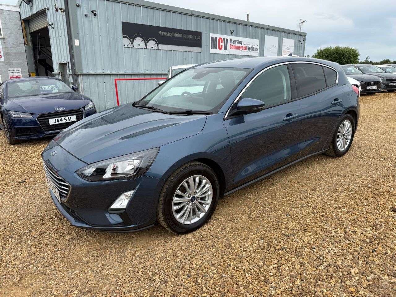 A 2019 FORD FOCUS 1.0T EcoBoost Titanium Hatchback 5dr Petrol Manual Euro 6 (s/s) (125 ps) A 2019 FORD FOCUS 1.0T EcoBoost Titanium Hatchback 5dr Petrol Manual Euro 6 (s/s) (125 ps)