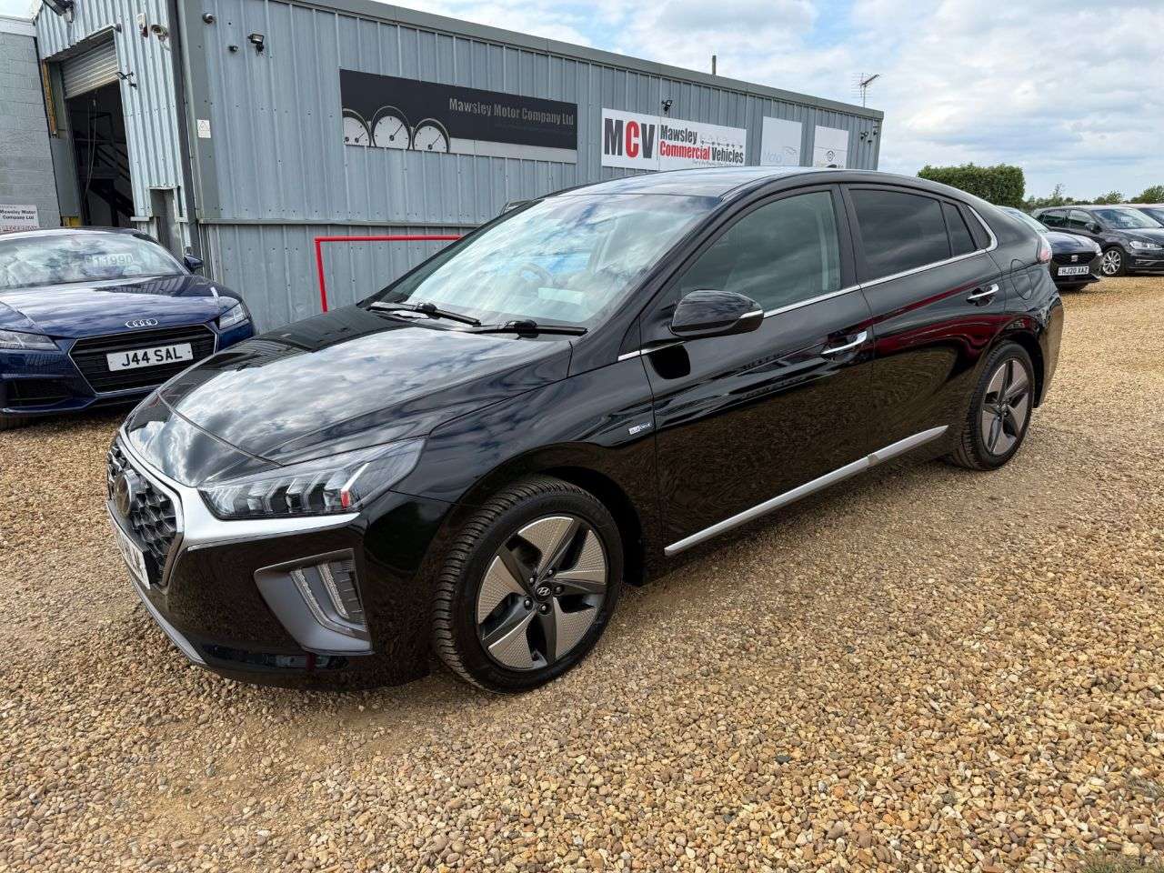 A 2020 HYUNDAI IONIQ 1.6 h-GDi Premium SE Hatchback 5dr Petrol Hybrid DCT Euro 6 (s/s) (141 ps) A 2020 HYUNDAI IONIQ 1.6 h-GDi Premium SE Hatchback 5dr Petrol Hybrid DCT Euro 6 (s/s) (141 ps)