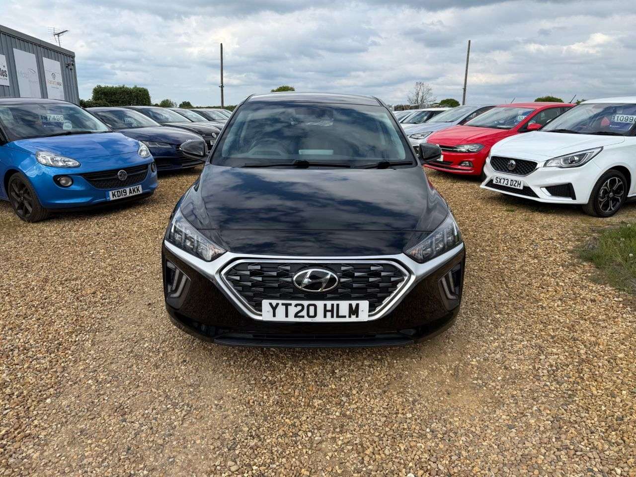 A 2020 HYUNDAI IONIQ 1.6 h-GDi Premium SE Hatchback 5dr Petrol Hybrid DCT Euro 6 (s/s) (141 ps) A 2020 HYUNDAI IONIQ 1.6 h-GDi Premium SE Hatchback 5dr Petrol Hybrid DCT Euro 6 (s/s) (141 ps)
