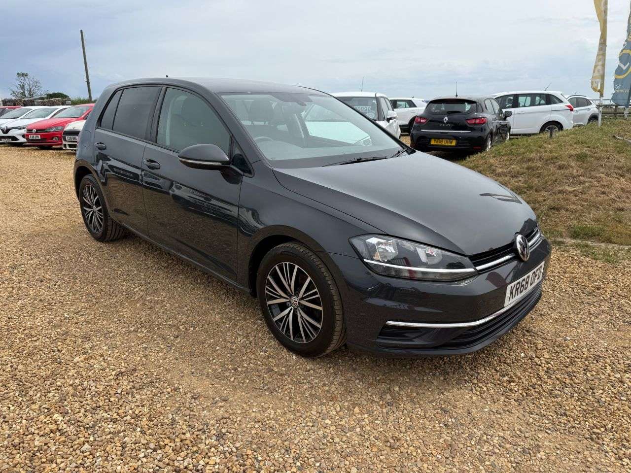 A 2018 VOLKSWAGEN GOLF 1.6 TDI SE Nav Hatchback 5dr Diesel Manual Euro 6 (s/s) (115 ps) A 2018 VOLKSWAGEN GOLF 1.6 TDI SE Nav Hatchback 5dr Diesel Manual Euro 6 (s/s) (115 ps)