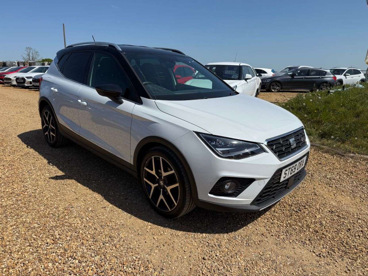A 2019 SEAT ARONA 1.0 TSI GPF FR Sport SUV 5dr Petrol Manual Euro 6 (s/s) (115 ps) A 2019 SEAT ARONA 1.0 TSI GPF FR Sport SUV 5dr Petrol Manual Euro 6 (s/s) (115 ps)