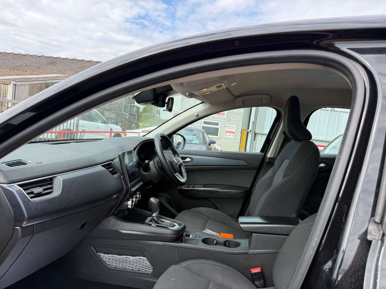 A 2022 RENAULT ARKANA 1.3 TCe MHEV Iconic SUV 5dr Petrol EDC 2WD Euro 6 (s/s) (140 ps) A 2022 RENAULT ARKANA 1.3 TCe MHEV Iconic SUV 5dr Petrol EDC 2WD Euro 6 (s/s) (140 ps)