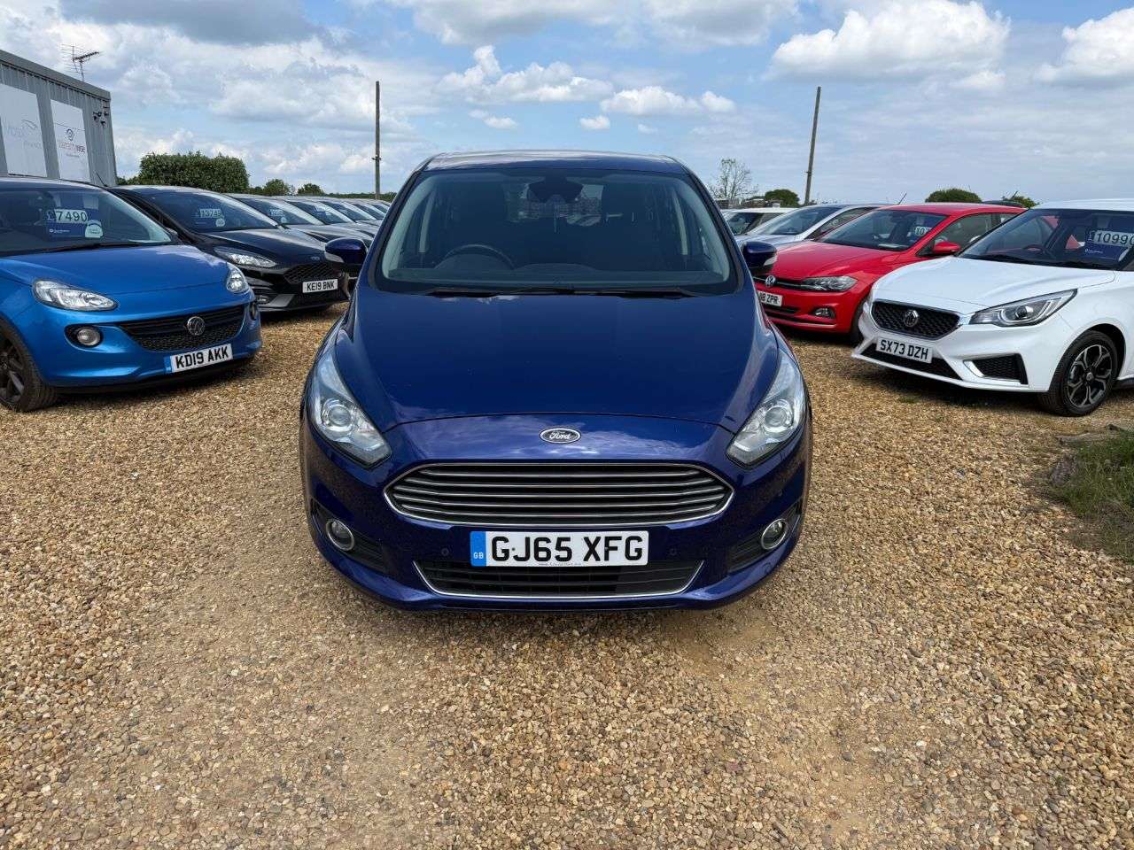 A 2015 FORD S-MAX 2.0 TDCi Titanium MPV 5dr Diesel Manual Euro 6 (s/s) (150 ps) A 2015 FORD S-MAX 2.0 TDCi Titanium MPV 5dr Diesel Manual Euro 6 (s/s) (150 ps)