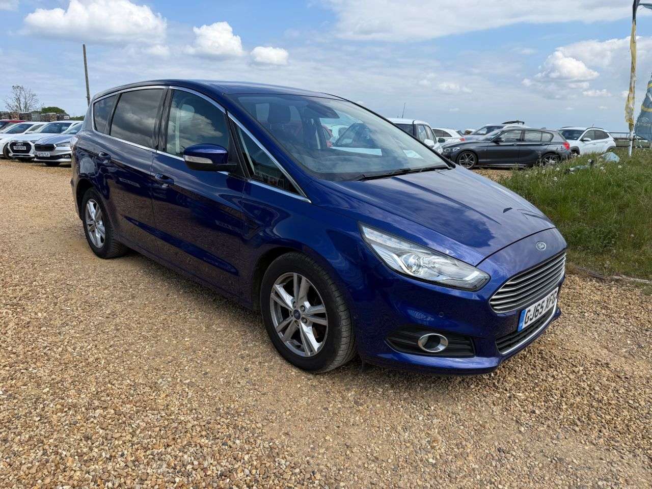 A 2015 FORD S-MAX 2.0 TDCi Titanium MPV 5dr Diesel Manual Euro 6 (s/s) (150 ps) A 2015 FORD S-MAX 2.0 TDCi Titanium MPV 5dr Diesel Manual Euro 6 (s/s) (150 ps)