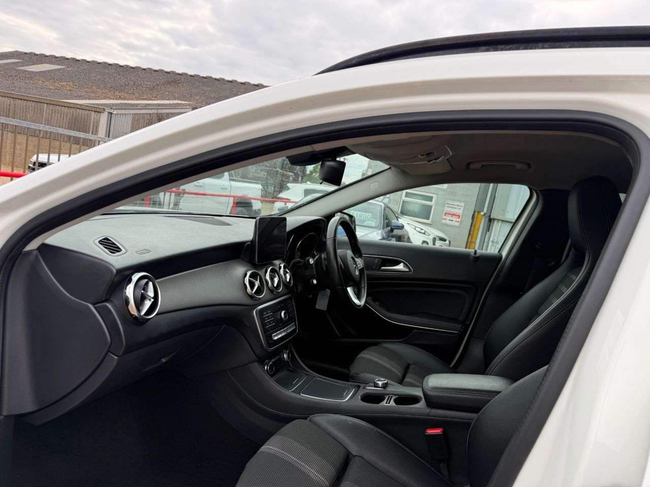 A 2019 MERCEDES-BENZ GLA 1.6 GLA180 GPF Urban Edition SUV 5dr Petrol 7G-DCT Euro 6 (s/s) (122 ps) A 2019 MERCEDES-BENZ GLA 1.6 GLA180 GPF Urban Edition SUV 5dr Petrol 7G-DCT Euro 6 (s/s) (122 ps)