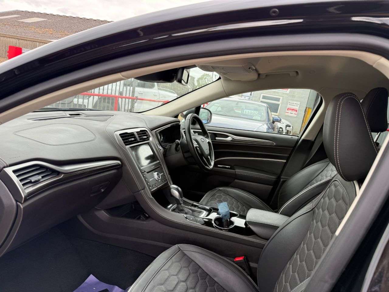 A 2019 FORD MONDEO 2.0 TiVCT Vignale Saloon 4dr Petrol Hybrid CVT 6Spd Euro 6 (s/s) (187 ps) A 2019 FORD MONDEO 2.0 TiVCT Vignale Saloon 4dr Petrol Hybrid CVT 6Spd Euro 6 (s/s) (187 ps)