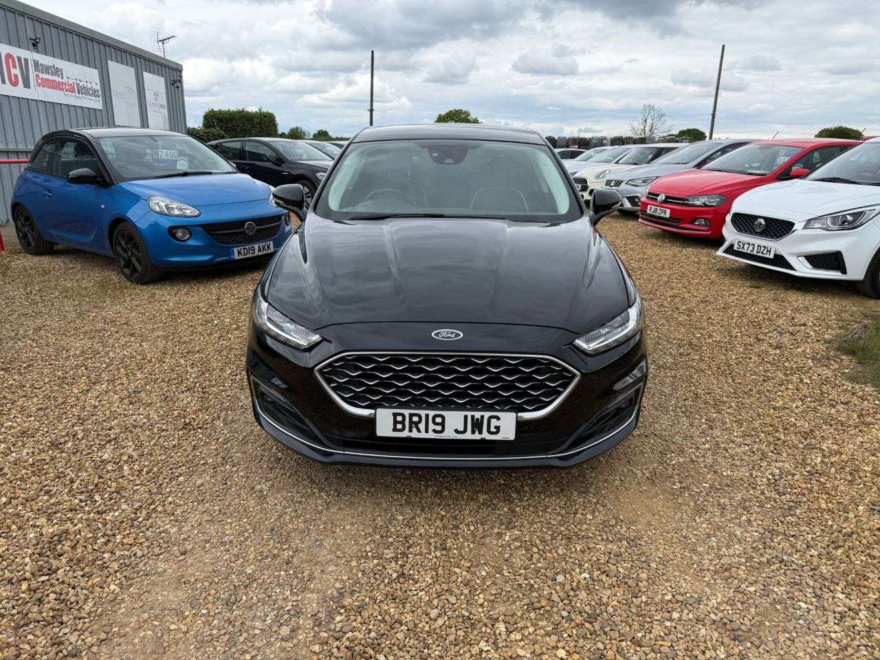 A 2019 FORD MONDEO 2.0 TiVCT Vignale Saloon 4dr Petrol Hybrid CVT 6Spd Euro 6 (s/s) (187 ps) A 2019 FORD MONDEO 2.0 TiVCT Vignale Saloon 4dr Petrol Hybrid CVT 6Spd Euro 6 (s/s) (187 ps)