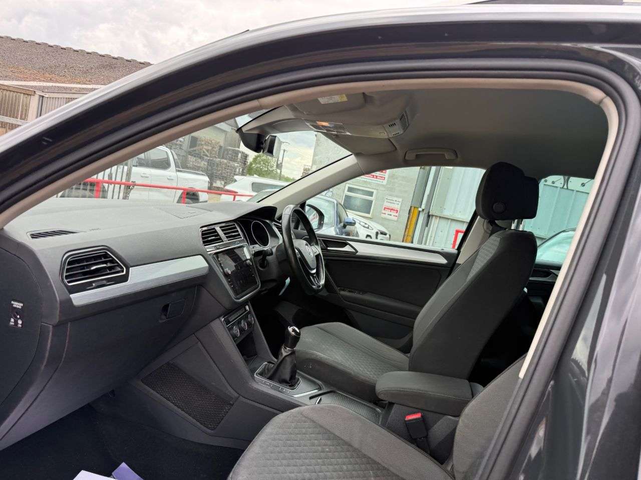 A 2018 VOLKSWAGEN TIGUAN 2.0 TDI SE Navigation SUV 5dr Diesel Manual Euro 6 (s/s) (150 ps) A 2018 VOLKSWAGEN TIGUAN 2.0 TDI SE Navigation SUV 5dr Diesel Manual Euro 6 (s/s) (150 ps)
