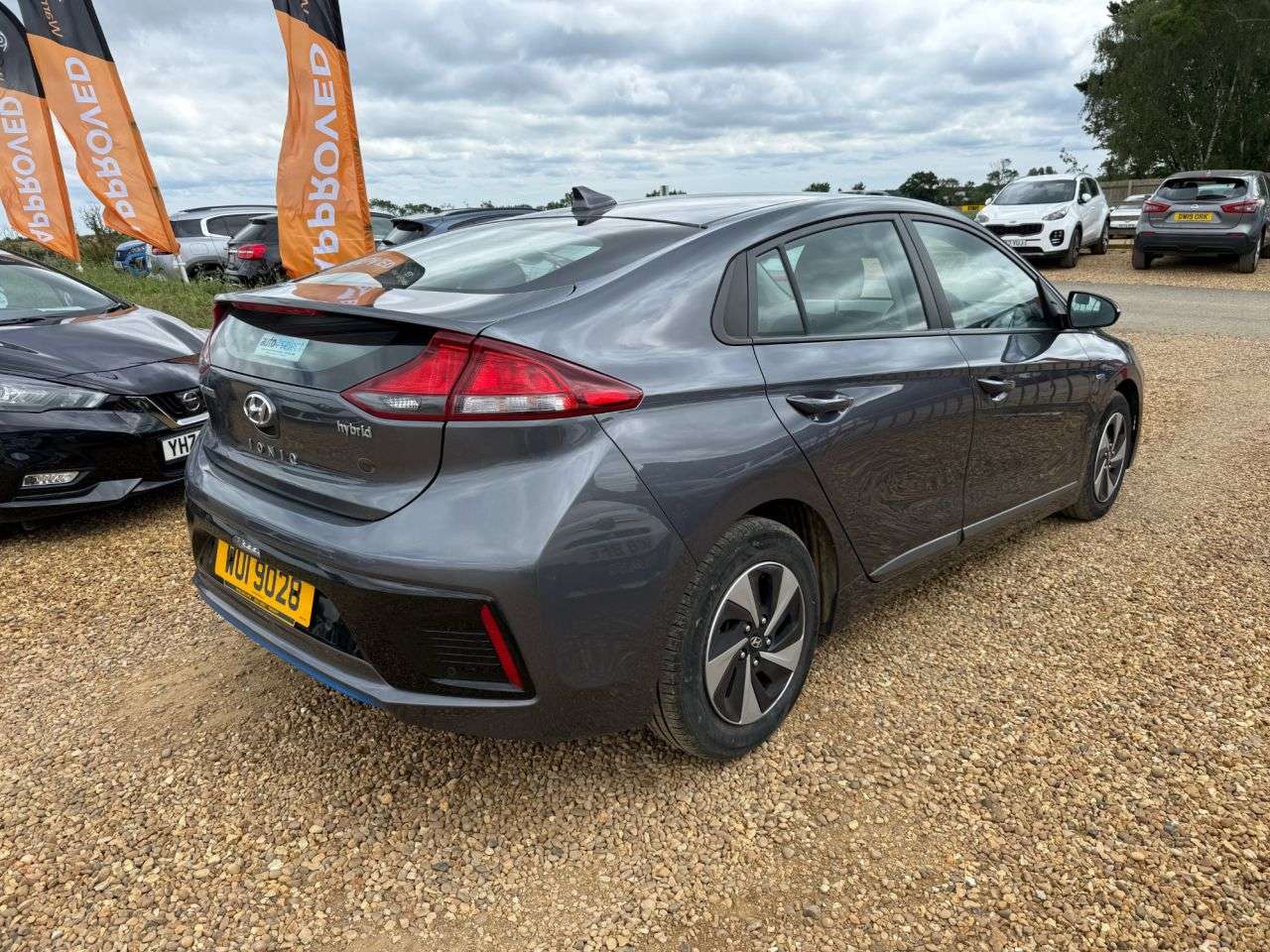 A 2018 HYUNDAI IONIQ 1.6 h-GDi GPF SE Hatchback 5dr Petrol Hybrid DCT Euro 6 (s/s) (141 ps) A 2018 HYUNDAI IONIQ 1.6 h-GDi GPF SE Hatchback 5dr Petrol Hybrid DCT Euro 6 (s/s) (141 ps)