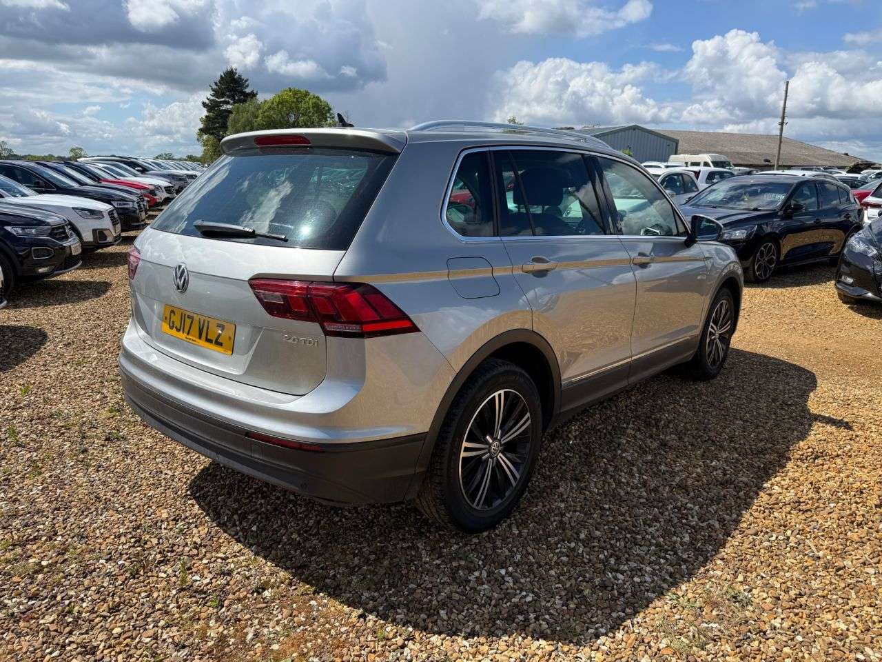 A 2017 VOLKSWAGEN TIGUAN 2.0 TDI BlueMotion Tech SE Navigation SUV 5dr Diesel Manual Euro 6 (s/s) (1 A 2017 VOLKSWAGEN TIGUAN 2.0 TDI BlueMotion Tech SE Navigation SUV 5dr Diesel Manual Euro 6 (s/s) (1