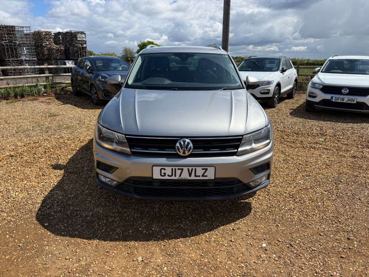 A 2017 VOLKSWAGEN TIGUAN 2.0 TDI BlueMotion Tech SE Navigation SUV 5dr Diesel Manual Euro 6 (s/s) (1 A 2017 VOLKSWAGEN TIGUAN 2.0 TDI BlueMotion Tech SE Navigation SUV 5dr Diesel Manual Euro 6 (s/s) (1