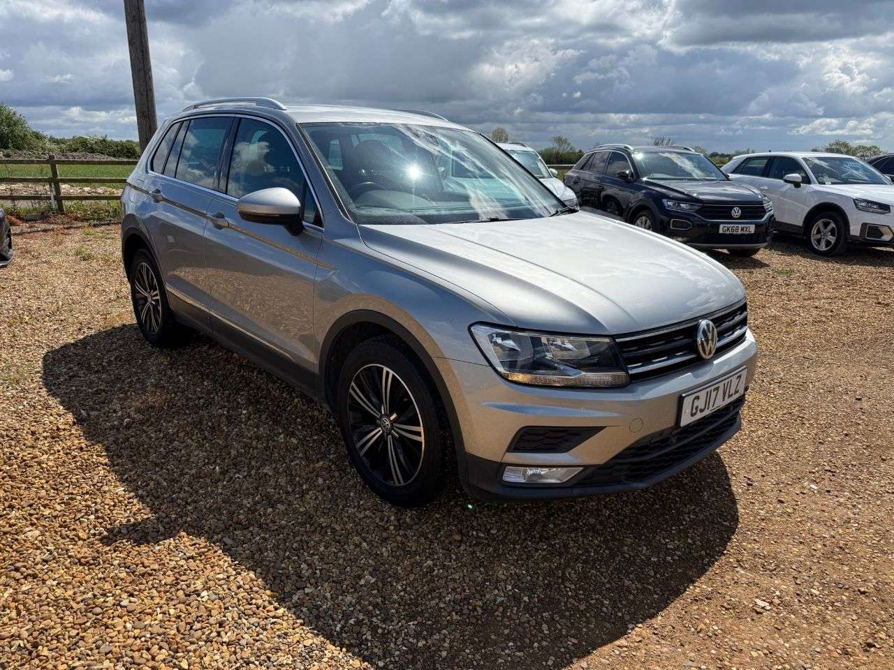 A 2017 VOLKSWAGEN TIGUAN 2.0 TDI BlueMotion Tech SE Navigation SUV 5dr Diesel Manual Euro 6 (s/s) (1 A 2017 VOLKSWAGEN TIGUAN 2.0 TDI BlueMotion Tech SE Navigation SUV 5dr Diesel Manual Euro 6 (s/s) (1