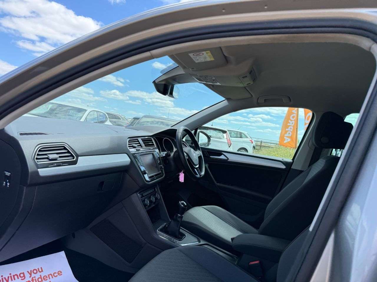 A 2017 VOLKSWAGEN TIGUAN 2.0 TDI BlueMotion Tech SE Navigation SUV 5dr Diesel Manual Euro 6 (s/s) (1 A 2017 VOLKSWAGEN TIGUAN 2.0 TDI BlueMotion Tech SE Navigation SUV 5dr Diesel Manual Euro 6 (s/s) (1