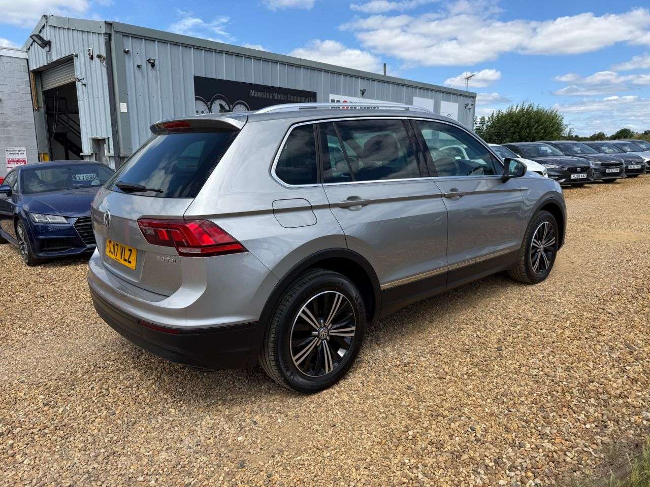 A 2017 VOLKSWAGEN TIGUAN 2.0 TDI BlueMotion Tech SE Navigation SUV 5dr Diesel Manual Euro 6 (s/s) (1 A 2017 VOLKSWAGEN TIGUAN 2.0 TDI BlueMotion Tech SE Navigation SUV 5dr Diesel Manual Euro 6 (s/s) (1
