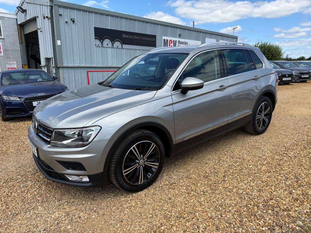 A 2017 VOLKSWAGEN TIGUAN 2.0 TDI BlueMotion Tech SE Navigation SUV 5dr Diesel Manual Euro 6 (s/s) (1 A 2017 VOLKSWAGEN TIGUAN 2.0 TDI BlueMotion Tech SE Navigation SUV 5dr Diesel Manual Euro 6 (s/s) (1