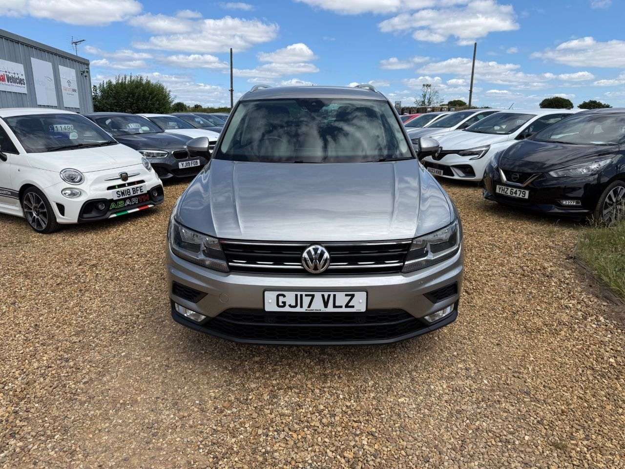 A 2017 VOLKSWAGEN TIGUAN 2.0 TDI BlueMotion Tech SE Navigation SUV 5dr Diesel Manual Euro 6 (s/s) (1 A 2017 VOLKSWAGEN TIGUAN 2.0 TDI BlueMotion Tech SE Navigation SUV 5dr Diesel Manual Euro 6 (s/s) (1