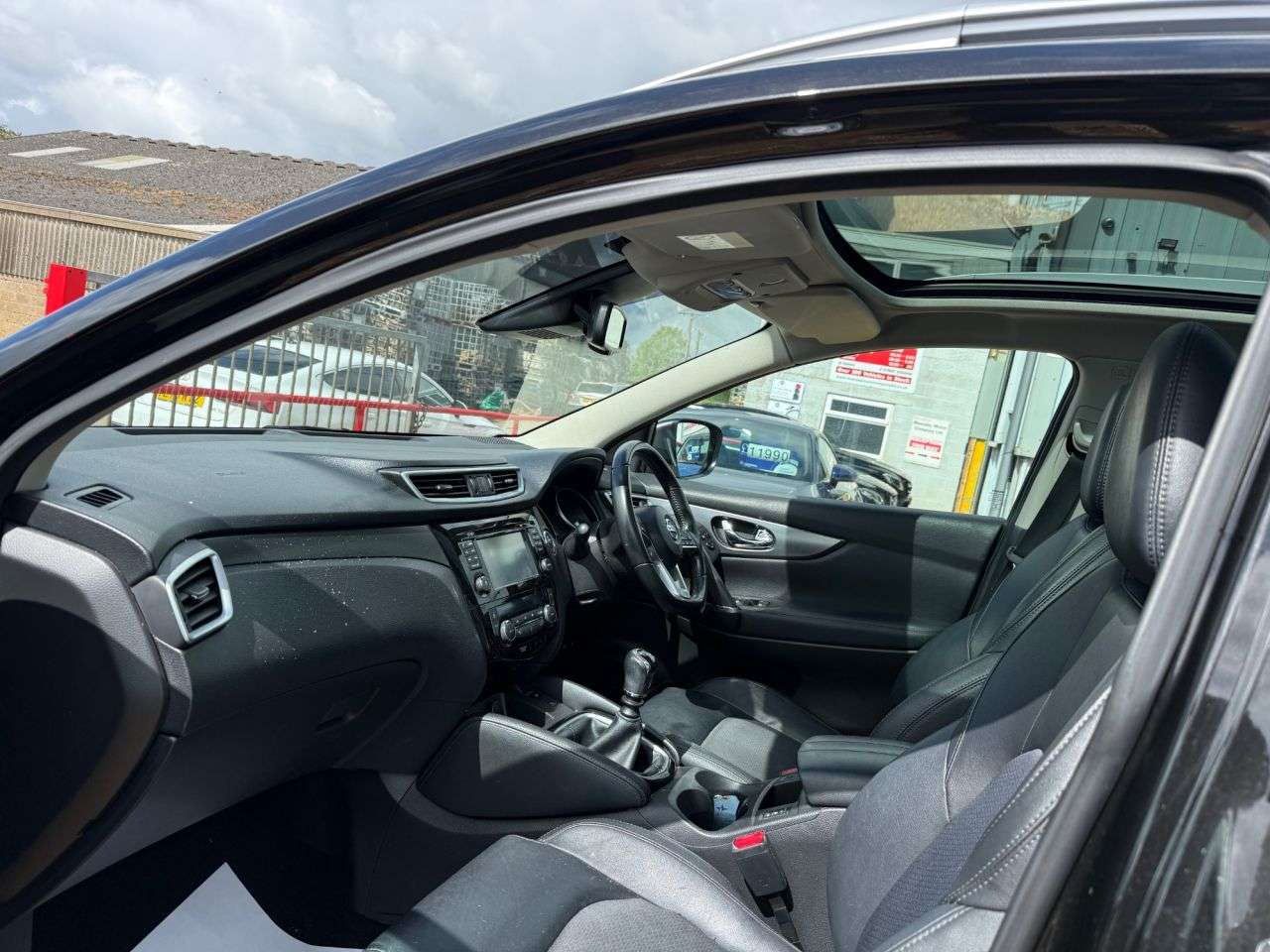 A 2018 NISSAN QASHQAI 1.5 dCi Tekna SUV 5dr Diesel Manual Euro 6 (s/s) (115 ps) A 2018 NISSAN QASHQAI 1.5 dCi Tekna SUV 5dr Diesel Manual Euro 6 (s/s) (115 ps)