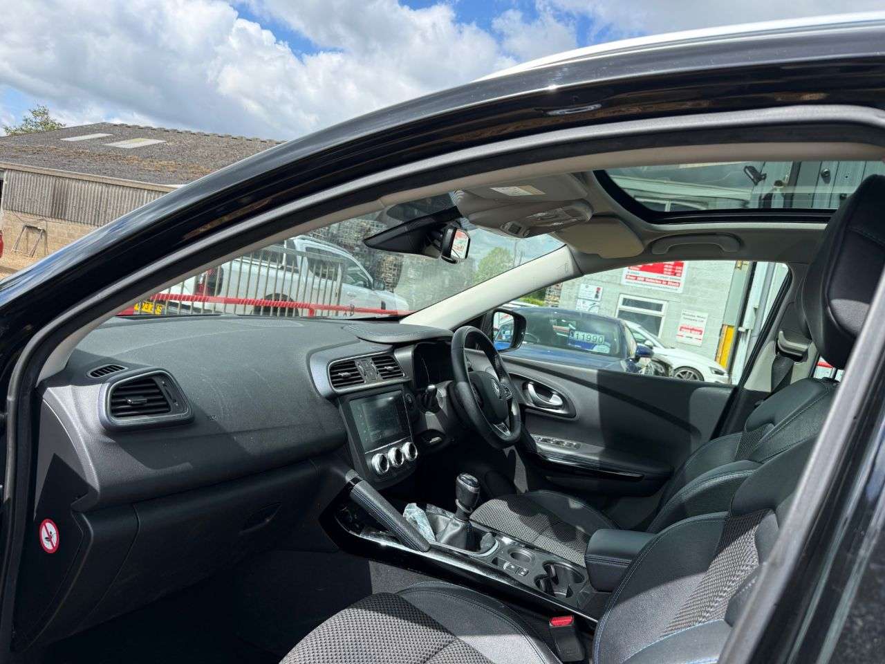 A 2019 RENAULT KADJAR 1.3 TCe S Edition SUV 5dr Petrol Manual Euro 6 (s/s) (140 ps) A 2019 RENAULT KADJAR 1.3 TCe S Edition SUV 5dr Petrol Manual Euro 6 (s/s) (140 ps)