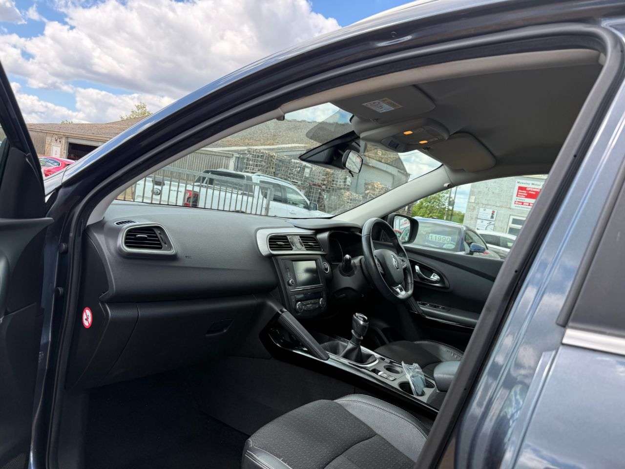 A 2018 RENAULT KADJAR 1.3 TCe Dynamique S Nav SUV 5dr Petrol Manual Euro 6 (s/s) (140 ps) A 2018 RENAULT KADJAR 1.3 TCe Dynamique S Nav SUV 5dr Petrol Manual Euro 6 (s/s) (140 ps)