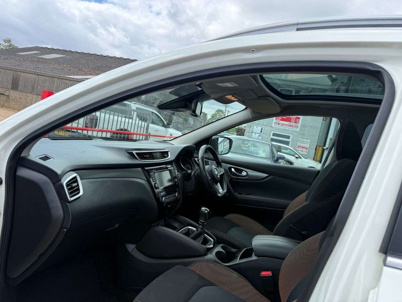 A 2019 NISSAN QASHQAI 1.3 DIG-T N-Motion SUV 5dr Petrol Manual Euro 6 (s/s) (140 ps) A 2019 NISSAN QASHQAI 1.3 DIG-T N-Motion SUV 5dr Petrol Manual Euro 6 (s/s) (140 ps)