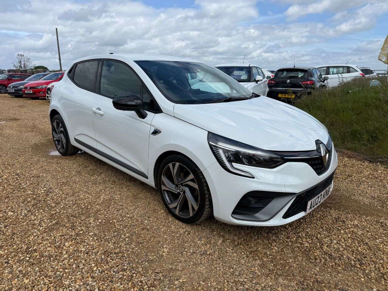 A 2023 RENAULT CLIO 1.0 TCe RS Line Hatchback 5dr Petrol Manual Euro 6 (s/s) (90 ps) A 2023 RENAULT CLIO 1.0 TCe RS Line Hatchback 5dr Petrol Manual Euro 6 (s/s) (90 ps)