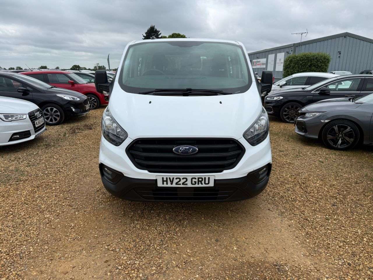A 2022 FORD TRANSIT CUSTOM 2.0 320 EcoBlue Leader Kombi Double Cab 5dr Diesel Manual L2 H1 Euro 6 (s/s A 2022 FORD TRANSIT CUSTOM 2.0 320 EcoBlue Leader Kombi Double Cab 5dr Diesel Manual L2 H1 Euro 6 (s/s